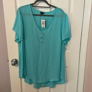 Torrid sz 2 hi-lo top NWT